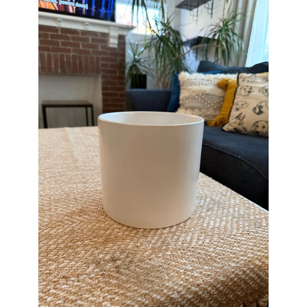 UCI unlimited containers Inc. ceramic white decor